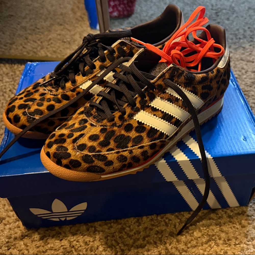 Brand New women’s Adidas SL72 Cheetah Print Sneakers with interchangeable laces